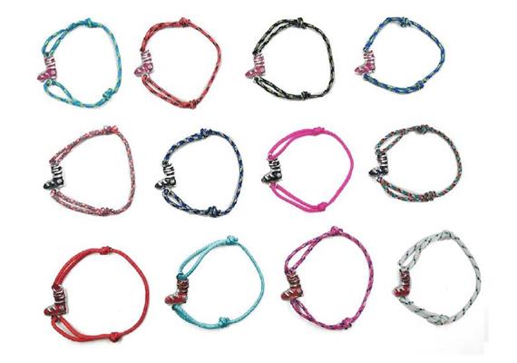 Armband mit Skischuh in div. Farben, 12 ass. 3x1 cm
