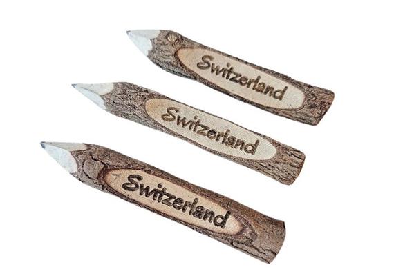 Rinde Bleistift 9 cm, mit Switzerland Gravur VE 12 Stk